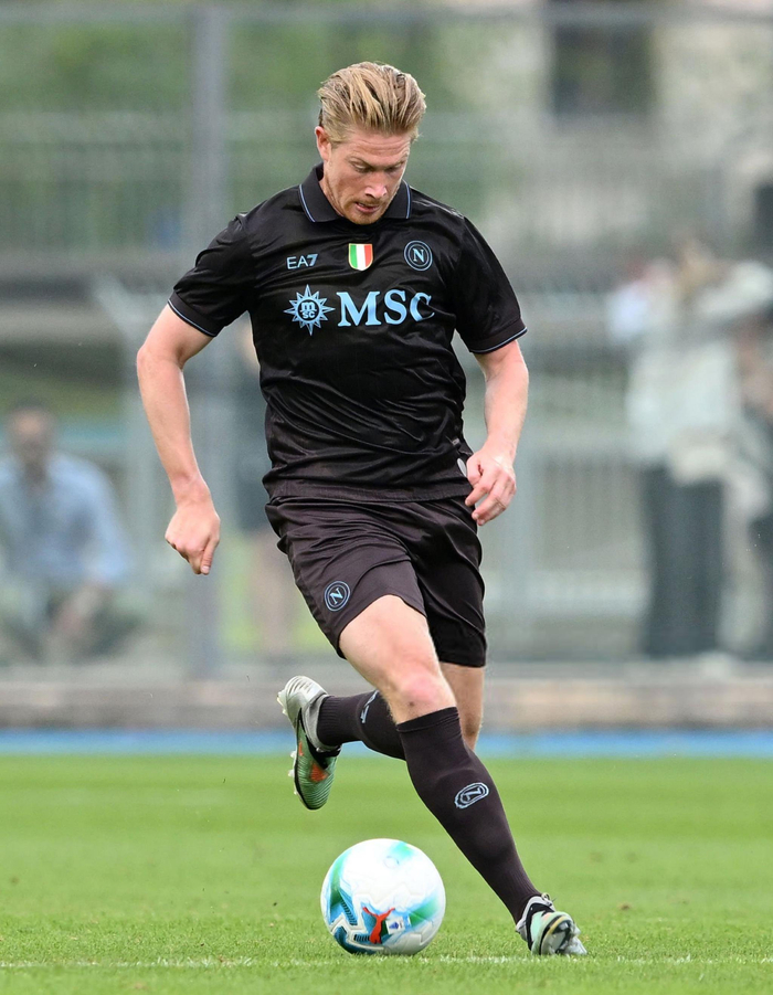 包含赛前那不勒斯备战NBA总决赛德布劳内连续三场比赛得分超过比分优势明显，这操作让人直呼：多特蒙德窗口期豪取连胜的词条