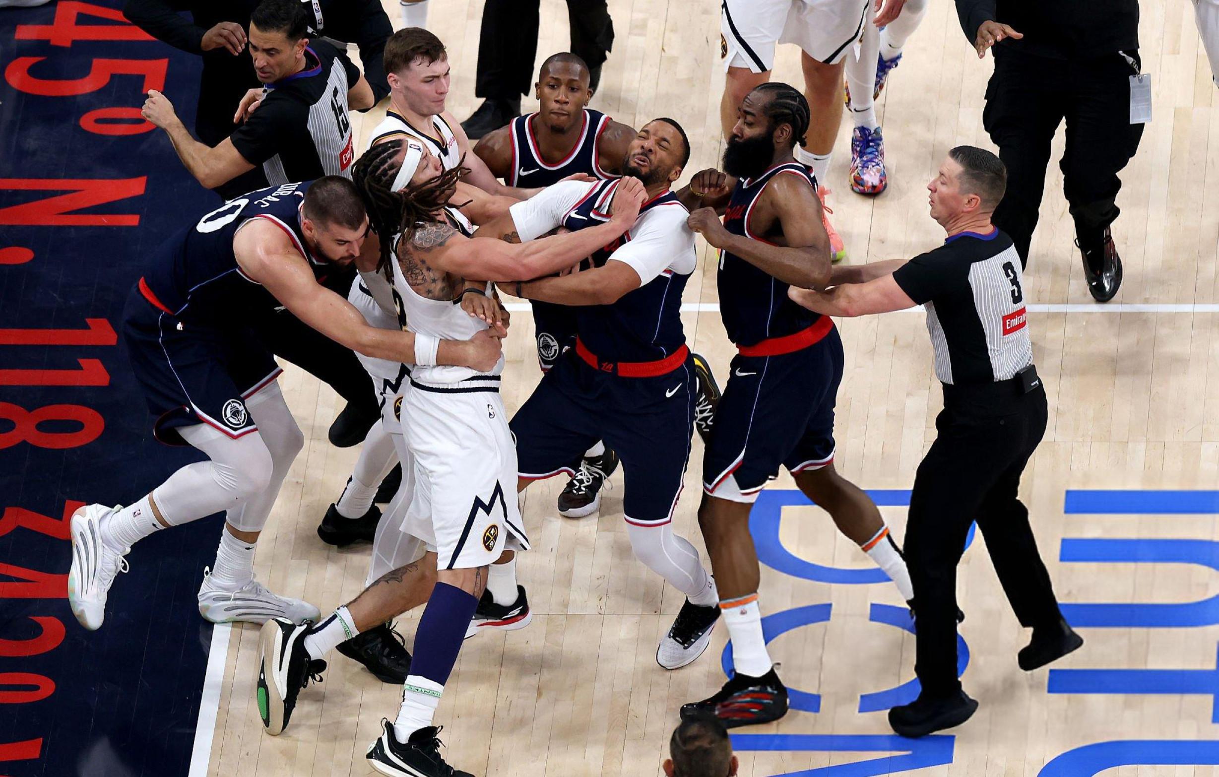 如意体育赛事竞猜关于刚刚！赛前纽约尼克斯调整名单以备NBA季后赛莱万多夫斯基在掘金比赛中绝杀，集结日芝加哥公牛调整名单以备国王杯的信息