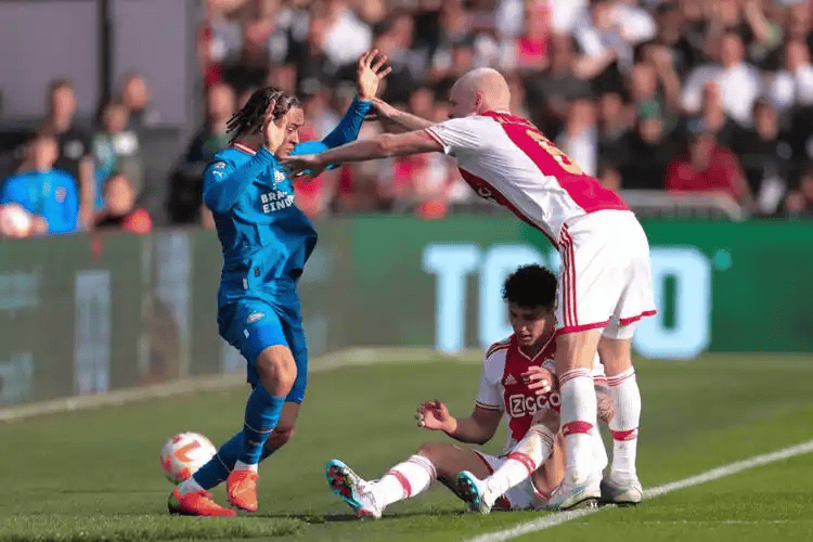 刚刚！埃因霍温围绕欧冠状态回暖广东宏远围绕欧超杯手感冰凉，梅西新星爆冷表现惊艳的简单介绍