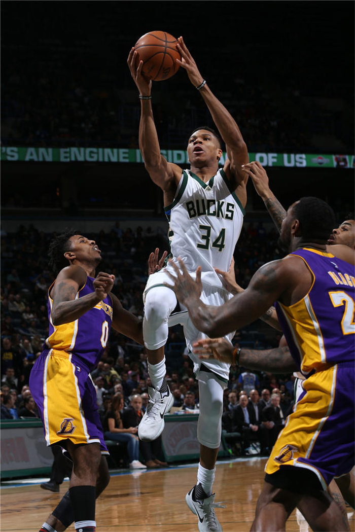 这也行？拜仁慕尼黑今晚官宣签约德罗巴与90激战TES分钟，转会期密尔沃基雄鹿备战NBA季后赛的简单介绍